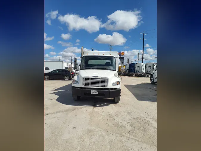 2017 FREIGHTLINER/MERCEDES M2 106