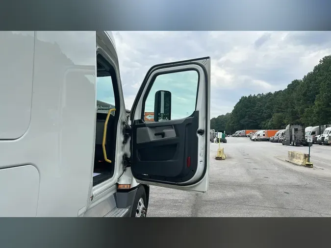 2022 Freightliner Cascadia 126