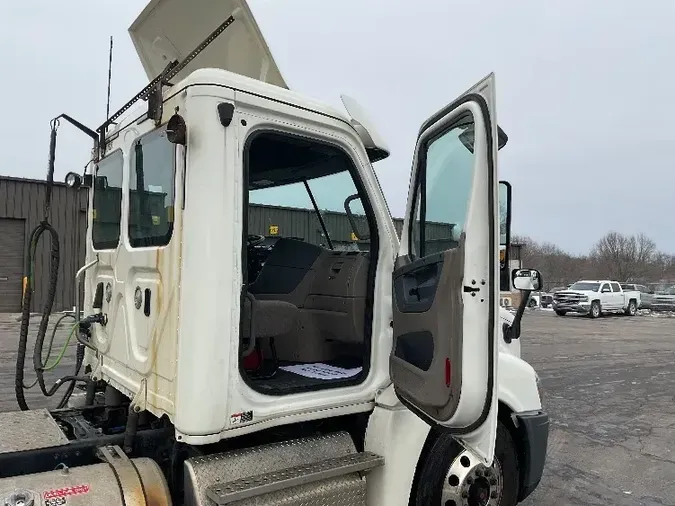 2019 Freightliner X12564ST