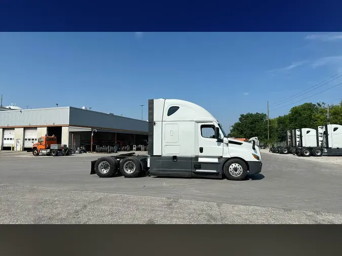 2021 Freightliner Cascadia 126