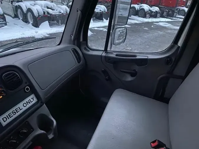 2022 Freightliner Business Class M2 106