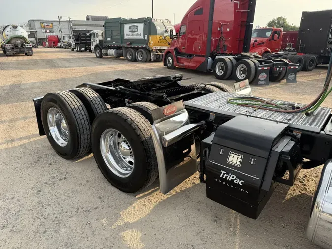 2023 Peterbilt 389
