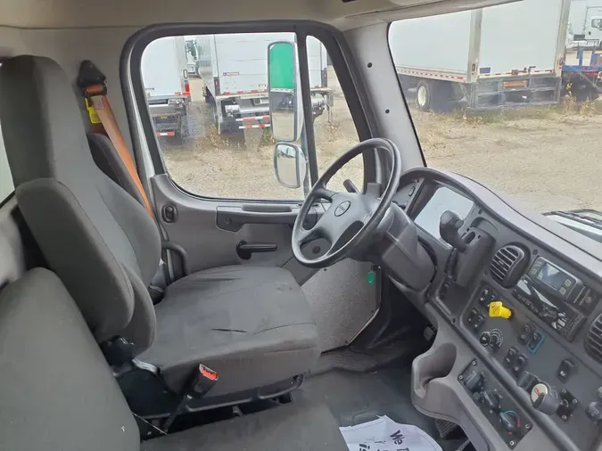 2022 FREIGHTLINER/MERCEDES M2 106