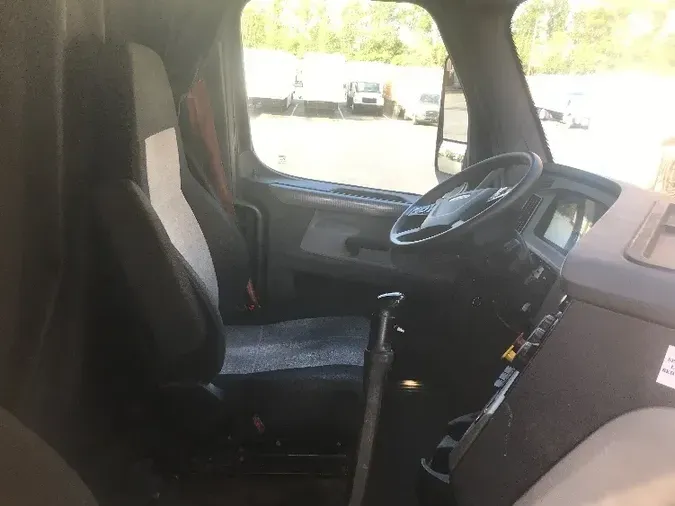 2019 Freightliner T12664ST