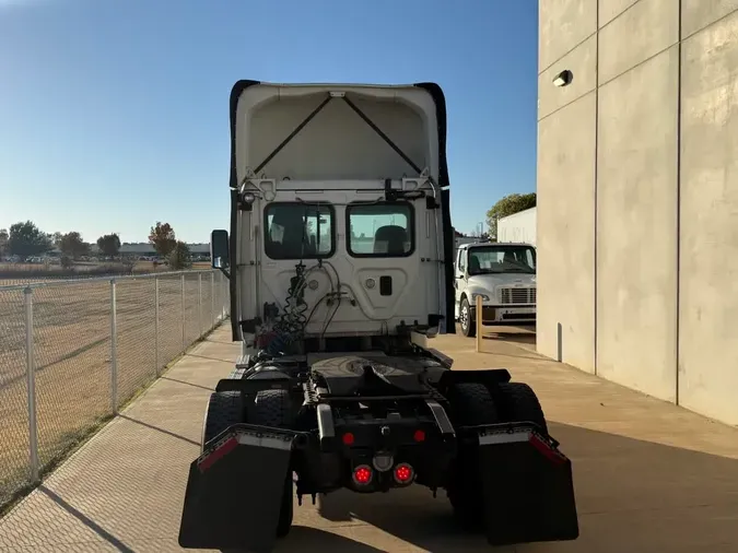 2017 FREIGHTLINER/MERCEDES CASCADIA 113848c127d2e9032ee2916bb3f6f096b55