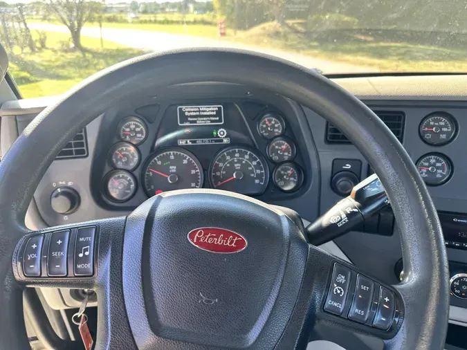 2019 Peterbilt 579