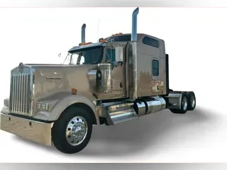 2022 Kenworth W900L