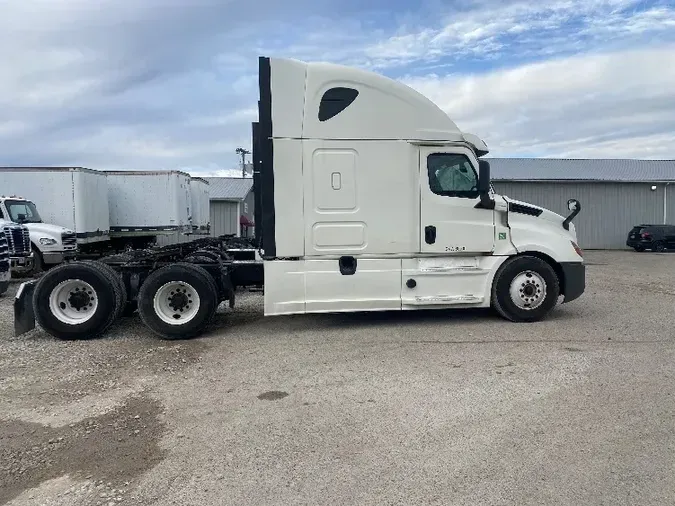 2018 Freightliner T12664ST