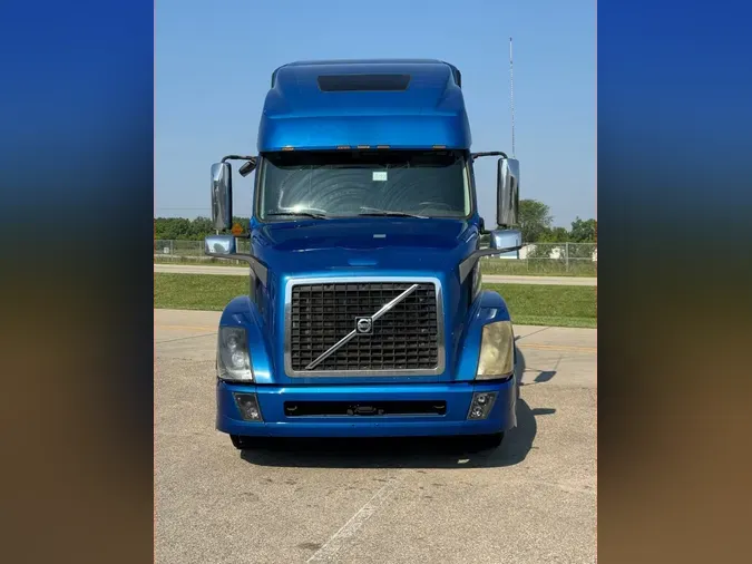 2017 VOLVO VNL64T670