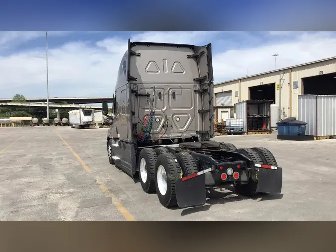 2023 Freightliner Cascadia