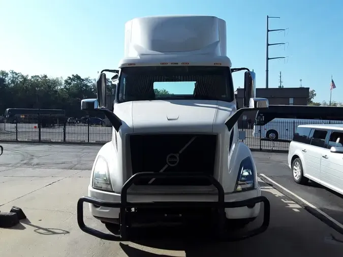 2019 VOLVO VNR42T 300