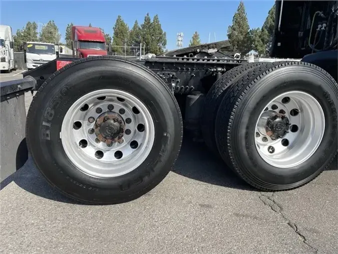 2016 VOLVO VNL64T670