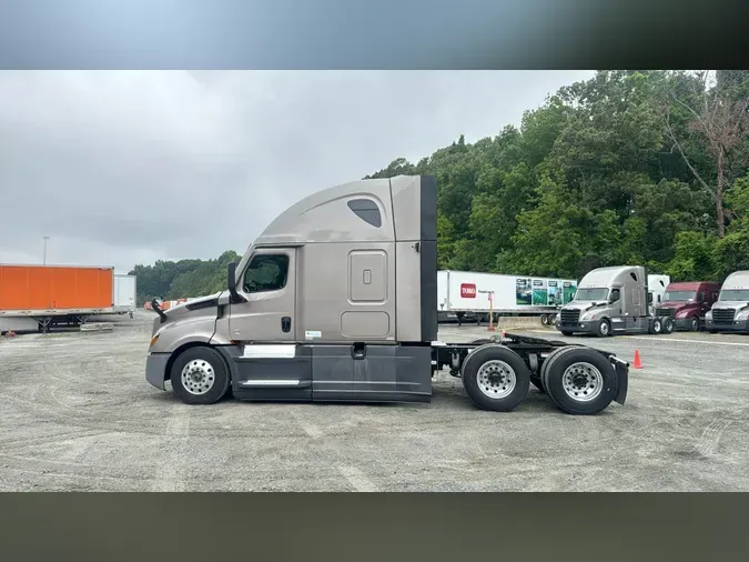 2022 Freightliner Cascadia 126