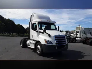 2019 Freightliner Cascadia 126