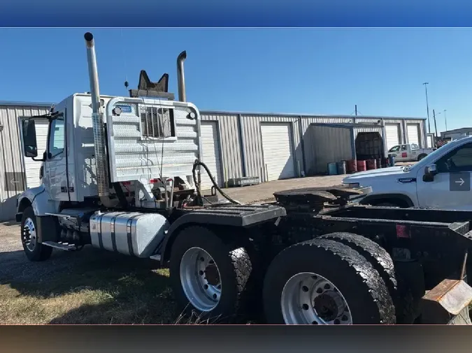 2023 VOLVO VHD64FT300