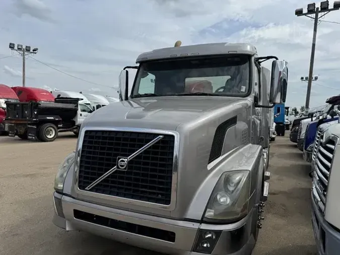 2015 VOLVO VNL62T300