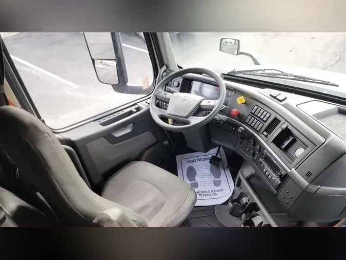 2022 VOLVO VNL760