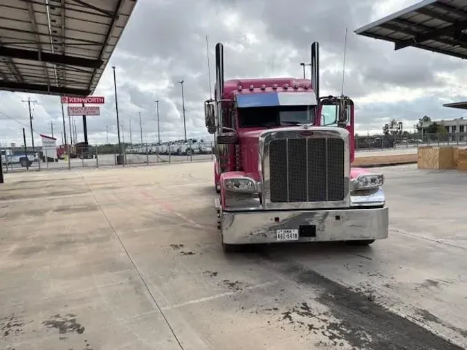 2023 Peterbilt 389