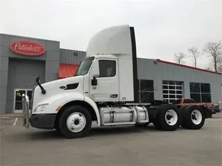 2017 PETERBILT 579
