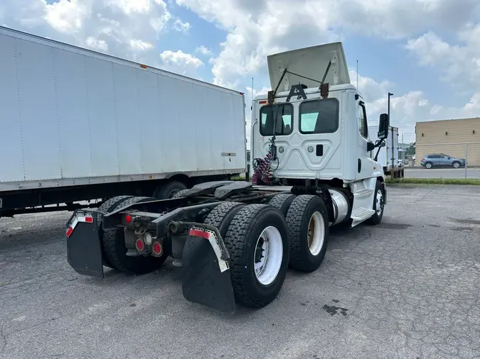 2016 FREIGHTLINER/MERCEDES CASCADIA 125