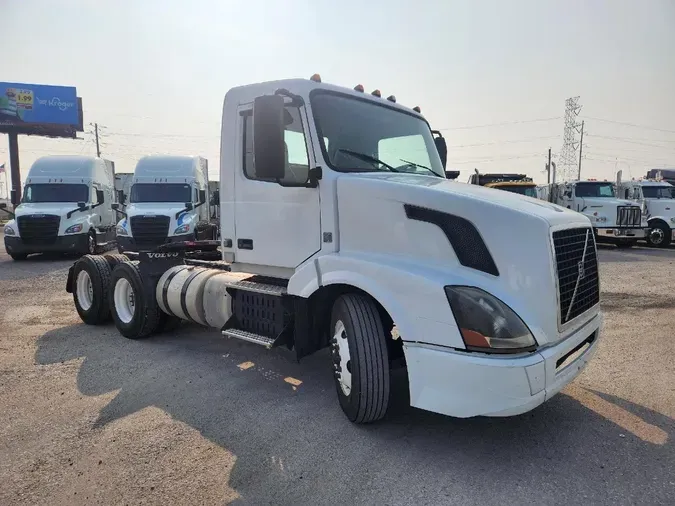 2017 VOLVO VNL64T300