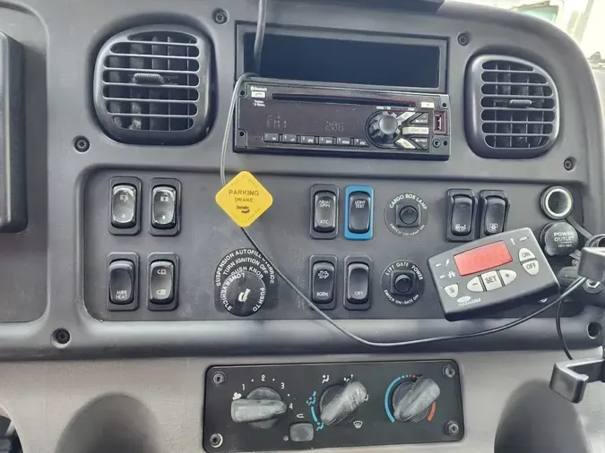 2018 FREIGHTLINER M2 106
