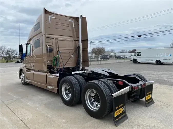 2019 VOLVO VNL64T760