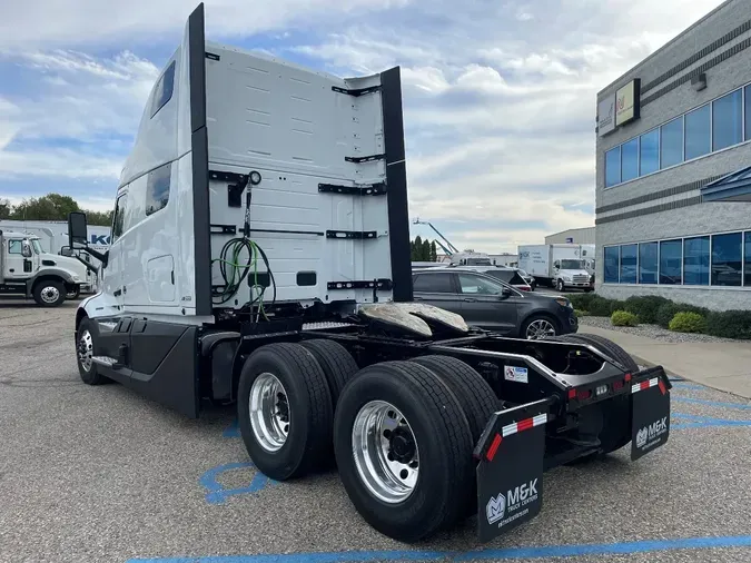 2026 VOLVO VNL64T860