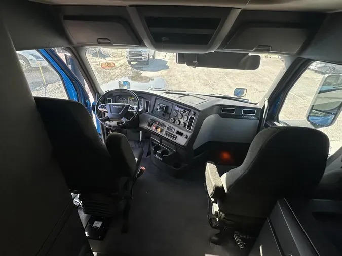 2019 Freightliner Cascadia 126