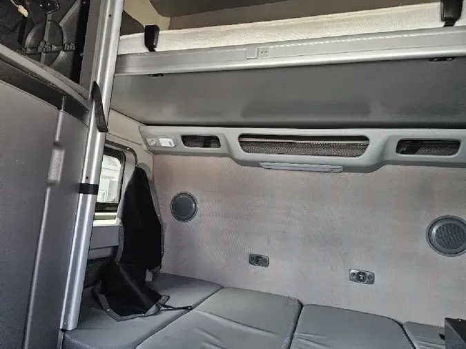 2024 VOLVO VNL64T860