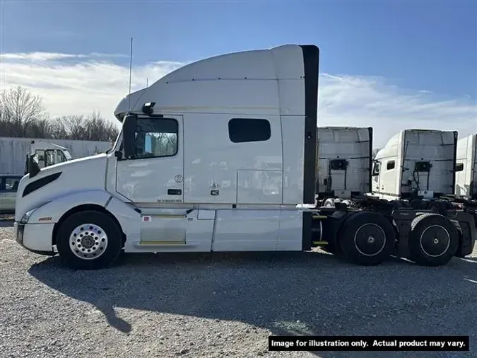 2021 VOLVO VNL740