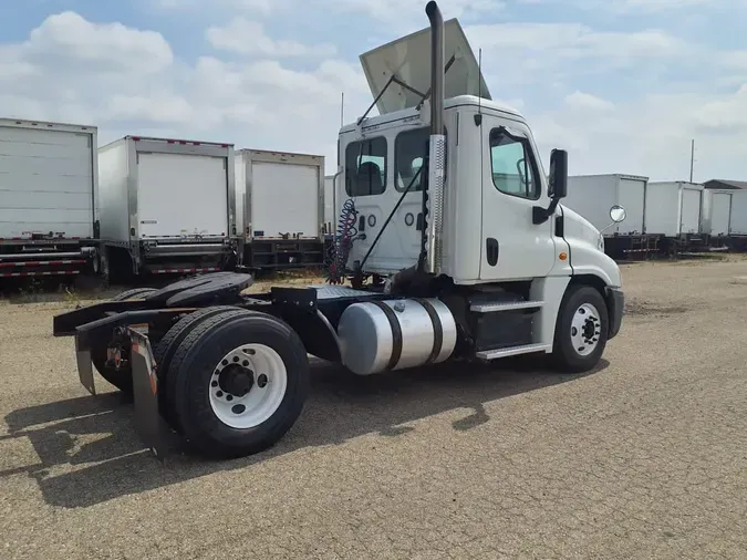 2018 FREIGHTLINER/MERCEDES CASCADIA 125