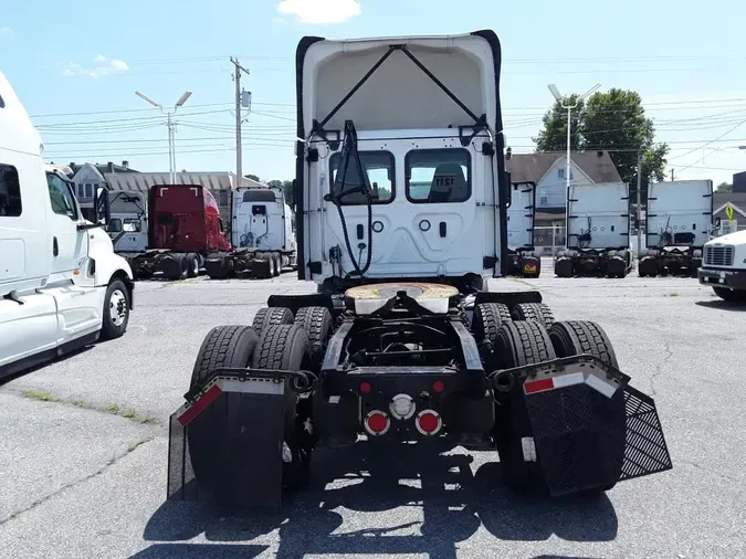 2021 FREIGHTLINER/MERCEDES CASCADIA PX11664ST