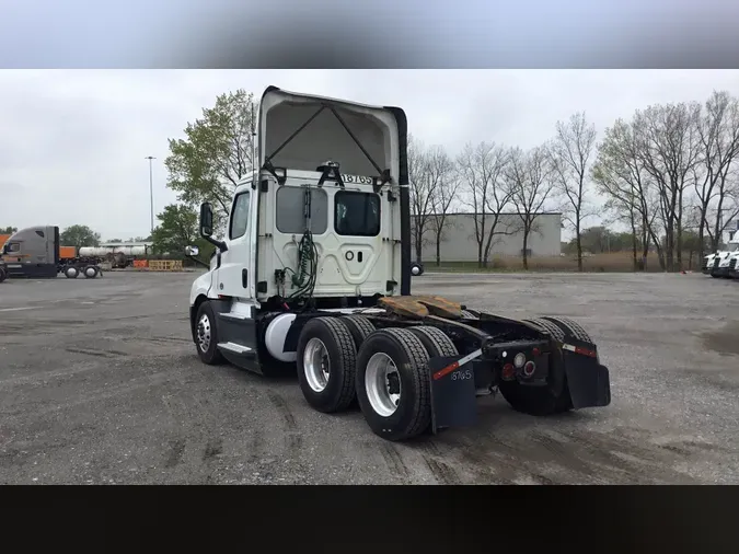2019 Freightliner Cascadia 126