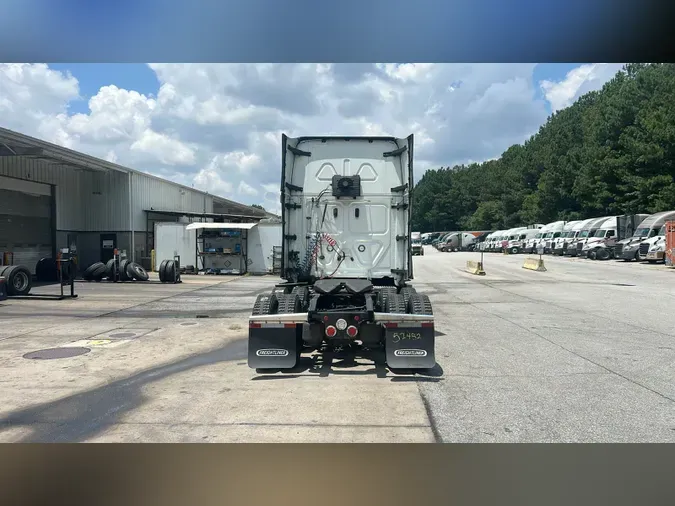 2022 Freightliner Cascadia 126