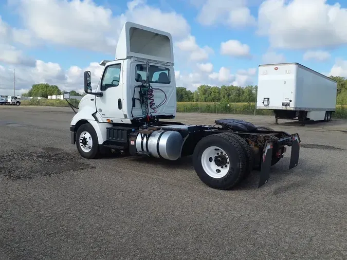 2019 NAVISTAR INTERNATIONAL RH613 DAYCAB S/A