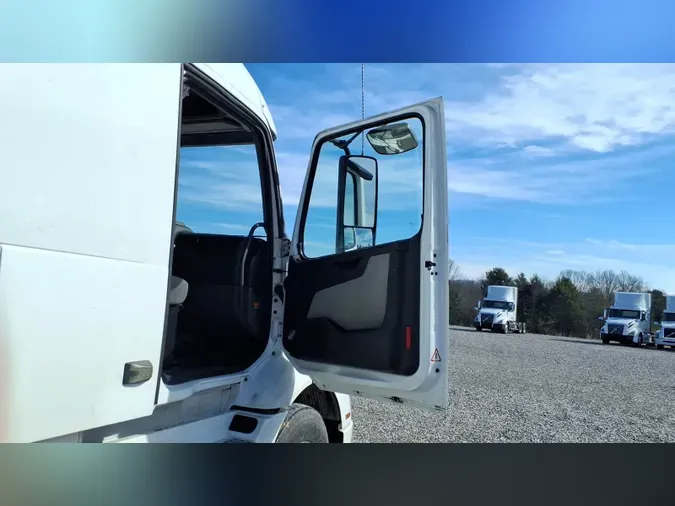 2020 Volvo VNR64T640