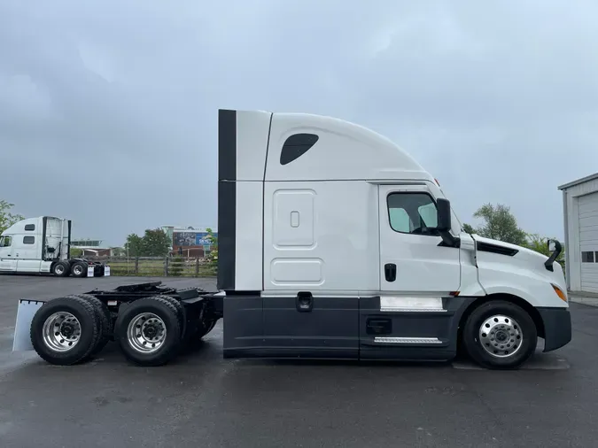 2022 Freightliner Cascadia 126