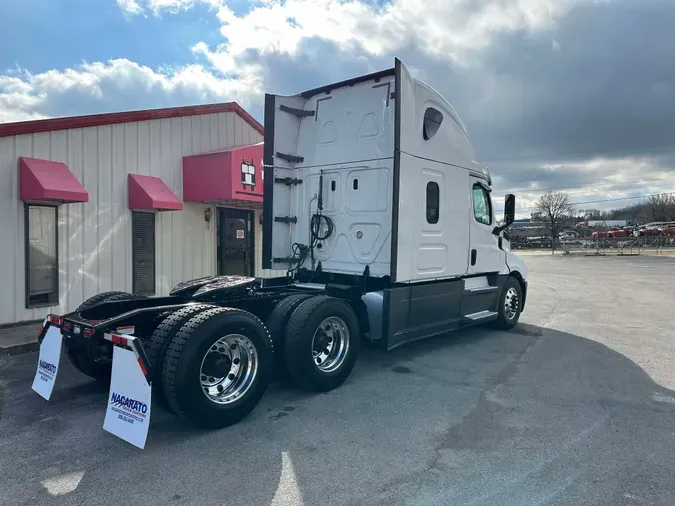 2019 FREIGHTLINER CASCADIA 126