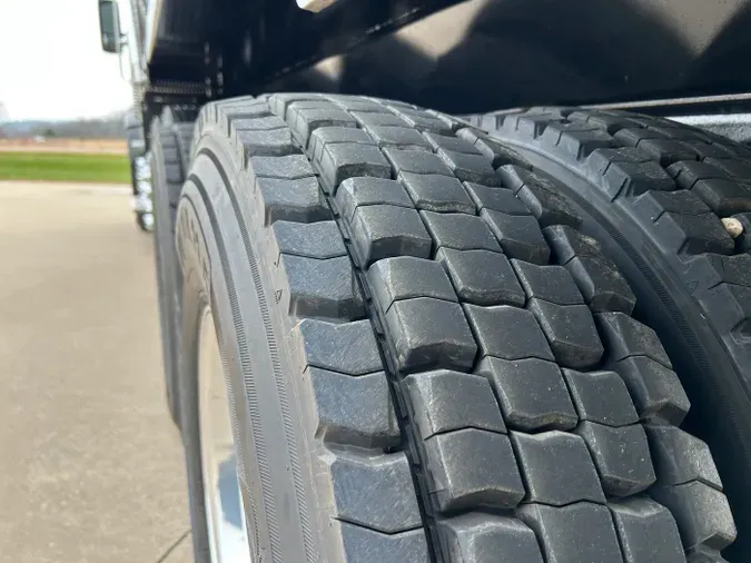 2026 Kenworth T88084f1cb3d1082ea1319e9f8621133a52f