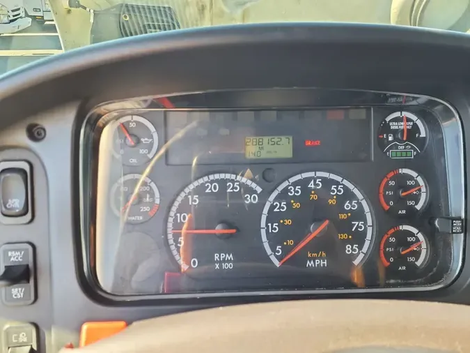 2014 FREIGHTLINER/MERCEDES M2 106