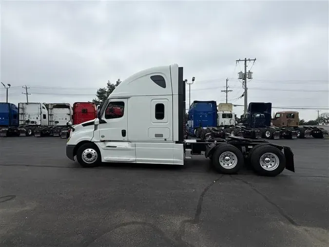 2021 FREIGHTLINER CA126