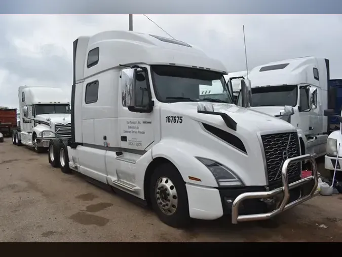 2021 VOLVO VNL64T860