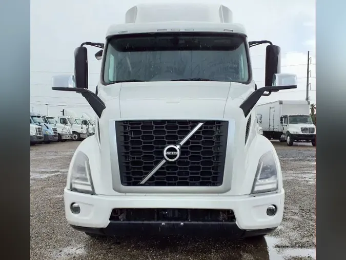 2019 VOLVO VNR64T640