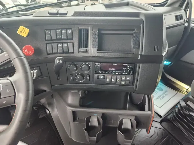 2023 VOLVO VNL64T860
