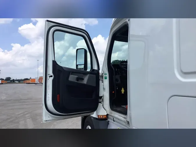 2020 Freightliner Cascadia 126