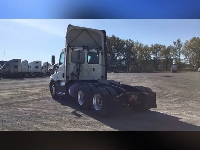 2020 Freightliner Cascadia 126