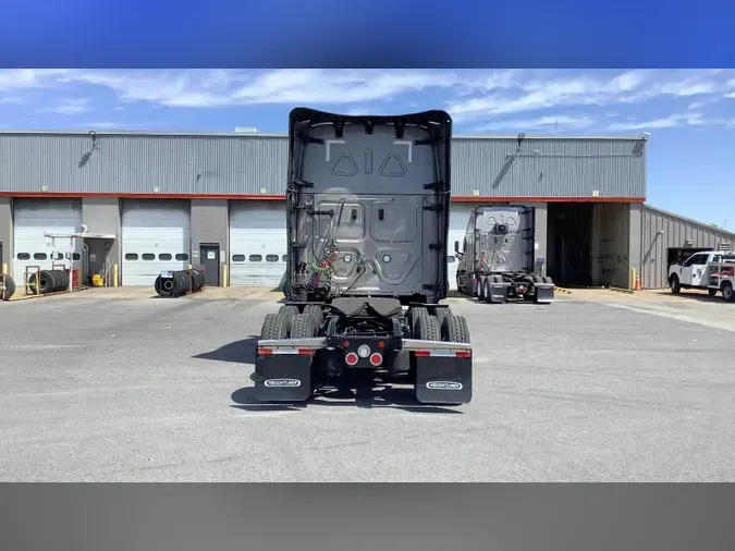 2025 Freightliner Cascadia 126
