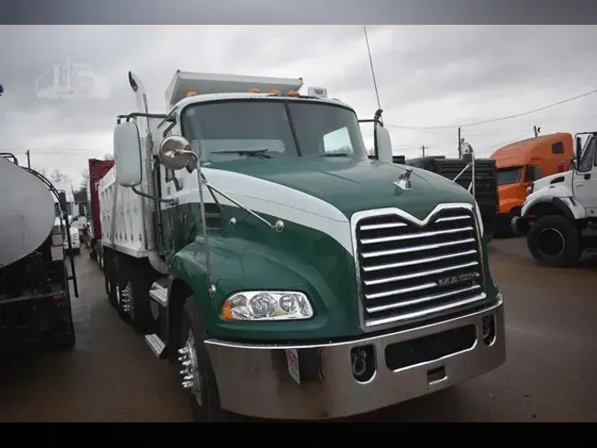 2012 MACK PINNACLE CXU613