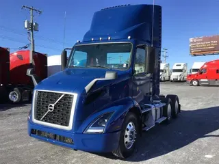 2019 VOLVO VNR300